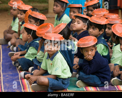 Schoolkids in NGO school for slum kids dressed for parade Stock Photo