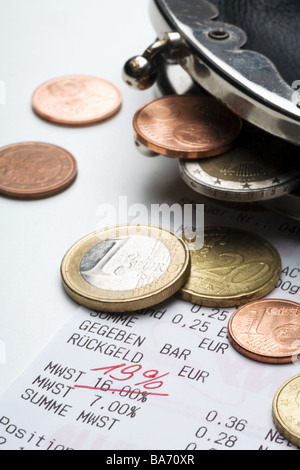Kassenbon correction value added tax purse change detail money coins Euro buying power consumption shopping value added Stock Photo
