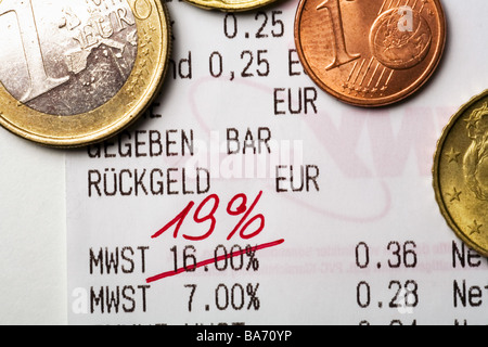 Kassenbon correction value added tax change close-up money coins Euro buying power consumption shopping value added Stock Photo
