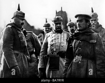 William II, 27.1.1859 - 4.6.1941, German Emperor 15.6.1888 - 9.11.1918, with field marshal Paul von Hindenburg and a Russian POW, Lyck, 1915, , Stock Photo
