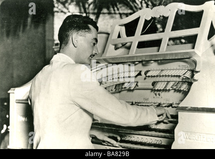 REGINALD DIXON at the Wurlitzer organ in the Tower Ballroom, Blackpool, England Stock Photo