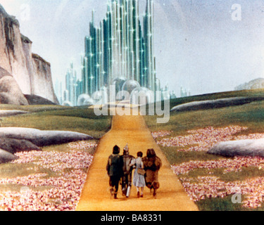 THE WIZARD OF OZ  1939 MGM film. Judy Garland and friends walking the Yellow Brick Road to Emerald City - see Description below Stock Photo