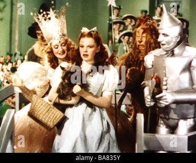 THE WIZARD OF OZ  1939 MGM film with from left Billie Burke, Judy Garland, Bert Lahr and Jack Haley Stock Photo