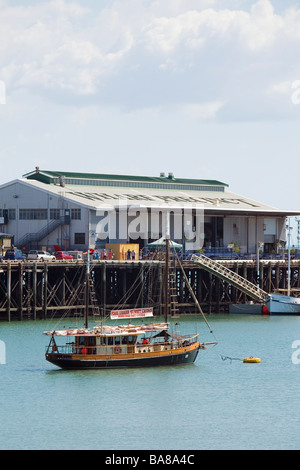 Stoke's Hill Wharf - a popular spot for waterfront dining in the Wharf Precinct.  Darwin, Northern Territory, AUSTRALIA Stock Photo