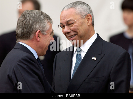 British Foreign Secretary Jack Straw laughing with Colin Powell United States Secretary of State during his visit to Britain Stock Photo