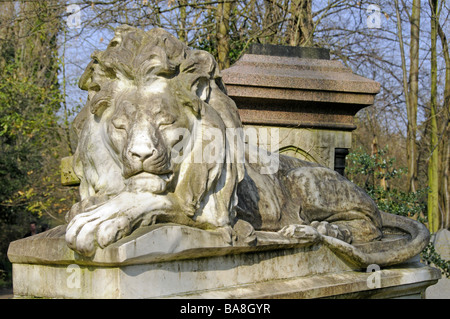 Lion  statue Abney Park Cemetery Stoke Newington Hackney London England UK Stock Photo