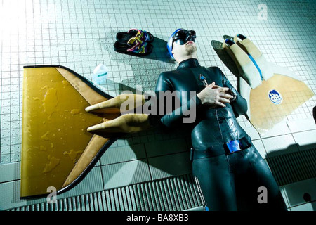 Monopalm Diving with monopalm in a swimming pool Stock Photo - Alamy