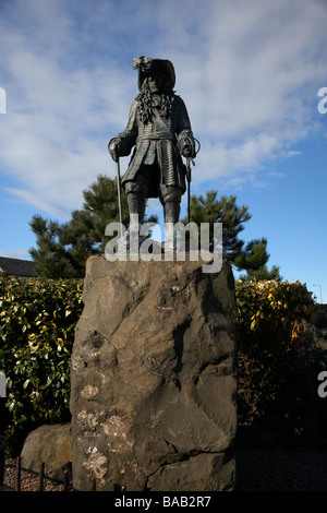 King Billy, king william III of orange crossing the boyne on his white ...