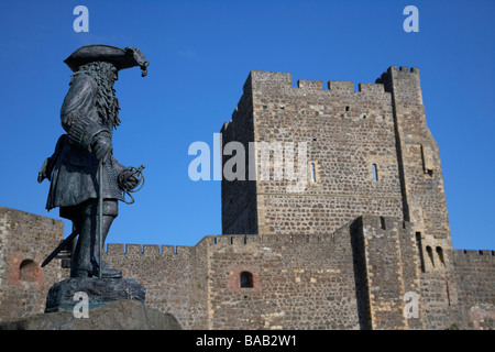 King William of Orange statue at Carrickfergus castle commemorates the landing in Ireland by King William III at Carrickfergus Stock Photo