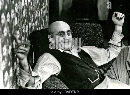 TILL DEATH US DO PART BBC TV series with  Warren Mitchell rehearsing a 1965 episode Stock Photo