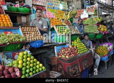A quiet Afternoon at Ahmedabad Fruit & Vegetable Market Stock Photo