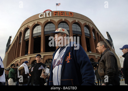 Fans arrive at CitiField in Flushing Queens in New York Stock Photo