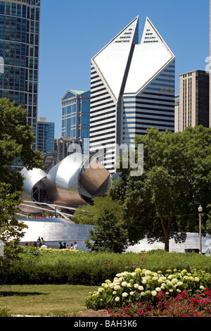Millennium Park downtown Chicago Illinois USA pavement cafe Stock Photo ...