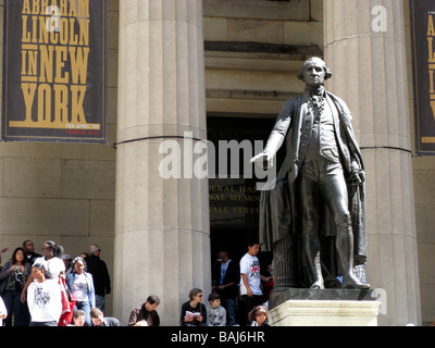 GEORGE WASHINGTON statue outside FEDERAL HALL USA NEW YORK New York City Stock Photo