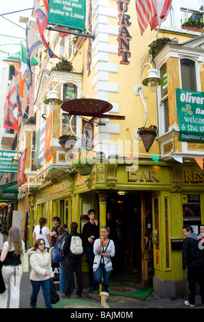 Corner pub on St Parick's day in Temple bar, Dublin, Ireland Stock Photo