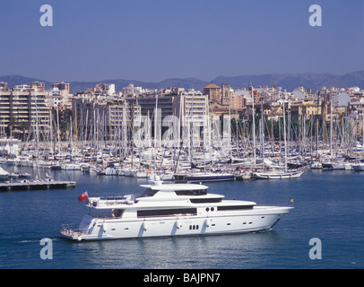 Luxury superyacht Johnson 105 ( 32 mtrs 'White Shark' ) en route for Palma International Boat Show 2009 -  Palma de Mallorca Stock Photo