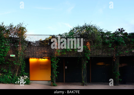 regent's park open air theatre  dusk, elevation view from garden of bar entrance Stock Photo