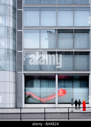 wellcome trust gibbs building   wide view of 2008 wellcome trust window installation Stock Photo