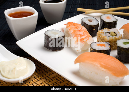 Sushi Plato Tìpico de la Gastronomía de Japón Sushi Traditional Dishes of Japanese Cuisine