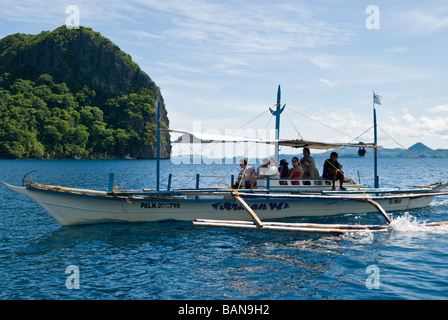 Tourists on an island-hopping trip in the Bacuit Archipelago, Palawan, Philippines Stock Photo