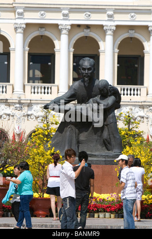 Ho Chi Minh statue in front of Ho Chi Minh City Hall in Vietnam Stock Photo
