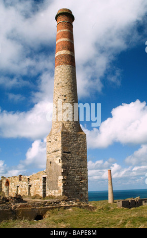 Chimney stack at the Levant old tin mine on the Cornish coast Stock Photo