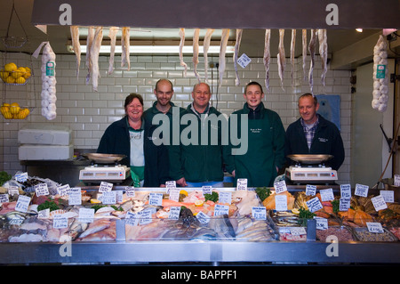 The owner Sonny Elliott and staff at Rock-a-Nore Fisheries. Hastings Old Town. East Sussex. England. UK Stock Photo