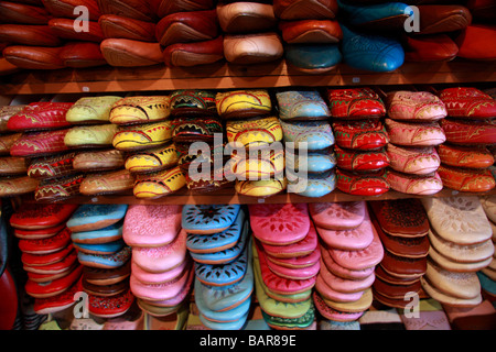 Traditional Moroccan leather babouches/sandals/slippers for sale in a tannery shop deep in the depths of Fes/Fez medina, Morocco Stock Photo