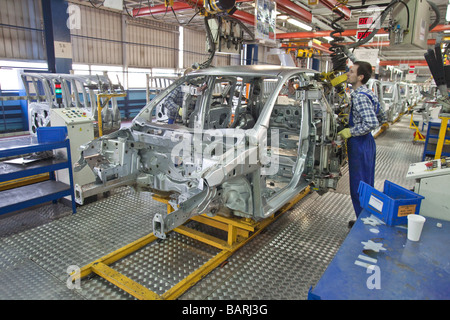 Fiat Panda and Fiat 500 production line in factory, Tychy, Poland Stock ...