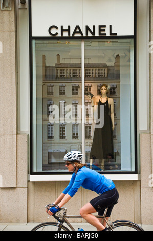 THE SIGNATURE OF THE CHANEL BOUTIQUE Stock Photo - Alamy