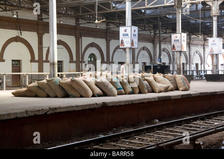 India Uttar Pradesh Agra The Agra Fort Train Station sack on the platform Stock Photo