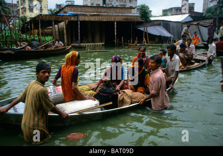 BANGLADESH FLOODS 1998 BOAT TRAFFIC DOWN THE FLOODED MAIN STREET OF ...