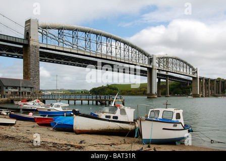 the tamar bridge that spans the river tamar between saltash in cornwall and plymouth in devon viewed from the saltash side Stock Photo