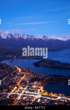 Dusk over Lake Wakatipu and Queenstown, South Island, New Zealand Stock ...
