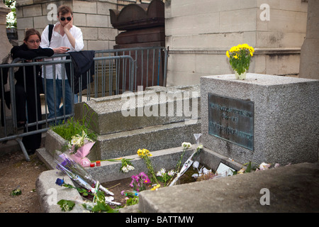 Jim Morrison's Grave Père Lachaise Cemetery Cimetière du Père Lachaise Stock Photo