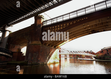 Victorian Railway Bridge, with Merchants Bridge and Merchants Warehouse on the Bridgewater Canal, Castlefield, Manchester, UK Stock Photo