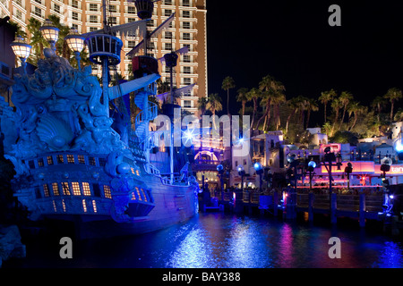 Illuminated pirate ship at Treasure Island Hotel and Casino, Las Vegas ...