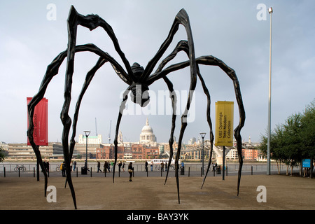 Sculpture of a huge spider by Louise Bourgeois in front of Tate Modern, St. Paul's Cathedral in the background, London, England, Stock Photo