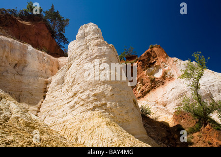 Colorado Provencal, rocks of ochre under a blue sky, Rustrel, Vaucluse, Provence, France Stock Photo