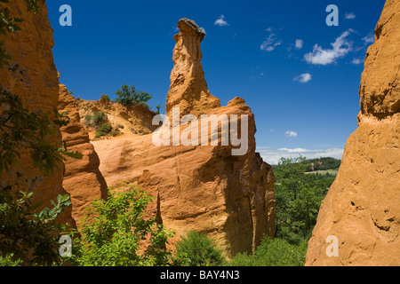 Colorado Provencal, rocks of ochre under a blue sky, Rustrel, Vaucluse, Provence, France Stock Photo