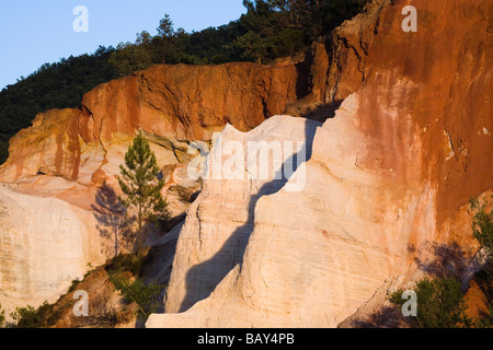 Colorado Provencal, rocks of ochre under a blue sky, Rustrel, Vaucluse, Provence, France Stock Photo