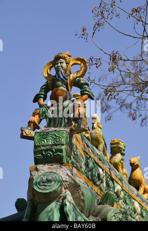 Guardian figures on the roof of the Shaolin Monastery, known for Shaolin boxing, Taoist Buddhist mountain, Song Shan, Henan prov Stock Photo