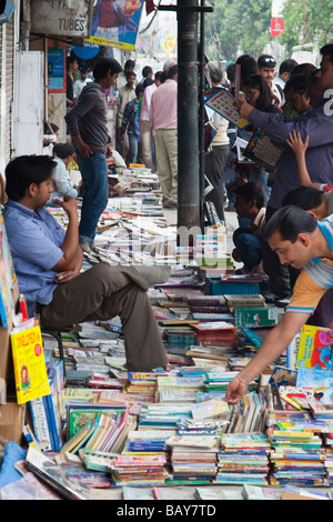 City Hangout – Sunday Used-Book Bazar, Daryaganj – The Delhi Walla