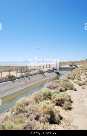 Los Angeles Aqueduct and Owens Lake Eastern slope of the Sierra Nevada in California near US highway 395 Stock Photo