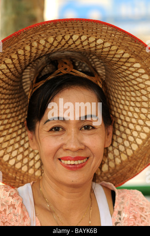 food hawker thanon phetburi pratunam bangkok thailand Stock Photo