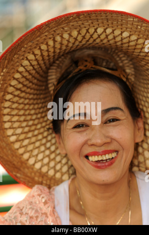 food hawker thanon phetburi pratunam bangkok thailand Stock Photo