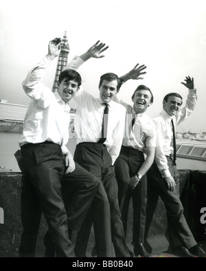 GERRY AND THE PACEMAKERS UK pop group in Blackpool in 1963 from left Les Chadwick, Les McGuire, Gerry Marsden and Fred Marsden Stock Photo