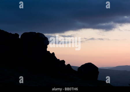 Sunset at the Cow and Calf rocks, a famous Yorkshire landmark on Ilkey Moor above Ilkey, West Yorkshire Stock Photo