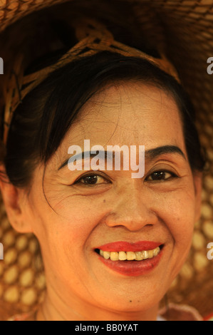 food hawker thanon phetburi pratunam bangkok thailand Stock Photo