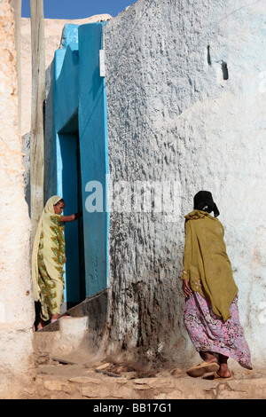 Woman in traditional dress in Old Harar, the legendary Muslim dominated city in Eastern Ethiopia Stock Photo